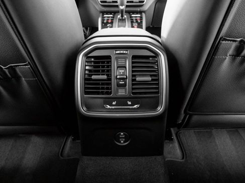 New 2026 Porsche Macan AWD/4WD image 21