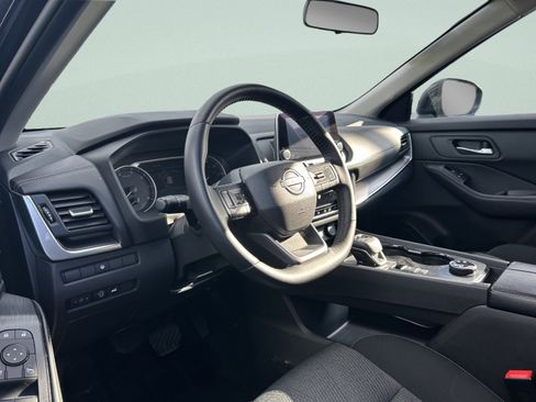 Used 2025 Nissan Rogue SV image 13