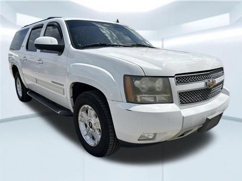 Used 2010 Chevrolet Suburban LT RWD image 3
