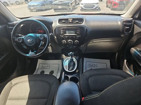 Used 2016 Kia Soul + image 12