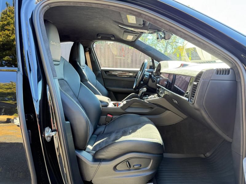 Used 2022 Porsche Cayenne Turbo GT AWD/4WD image 31