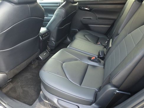 Certified 2026 Toyota Highlander XLE image 14