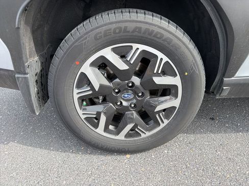 Used 2025 Subaru Forester Premium w/ Convenience Package #2 image 11