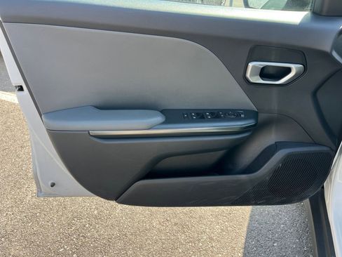 Used 2025 Kia K4 LXS image 18
