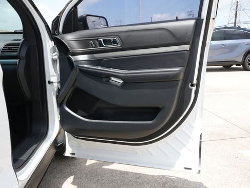Used 2018 Ford Explorer XLT FWD image 24