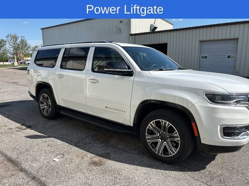 Used 2024 Jeep Wagoneer L Series II w/ Flexible Seating Group image 11