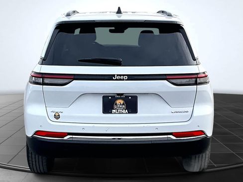 Used 2024 Jeep Grand Cherokee Laredo AWD/4WD image 5