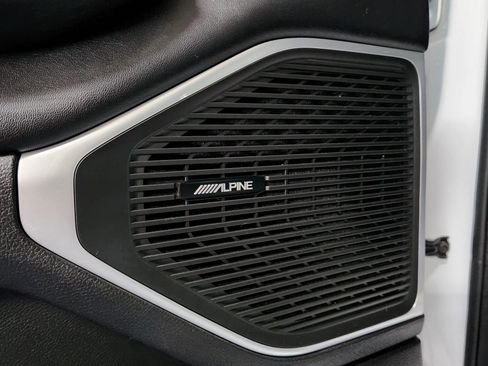 Used 2023 Jeep Wagoneer L Series II image 11