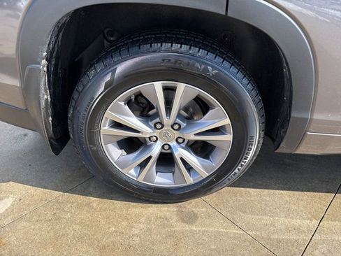 Used 2015 Toyota Highlander XLE image 9