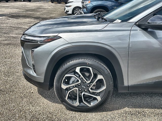 Used 2025 Chevrolet Trax RS w/ Driver Confidence Package FWD image 31
