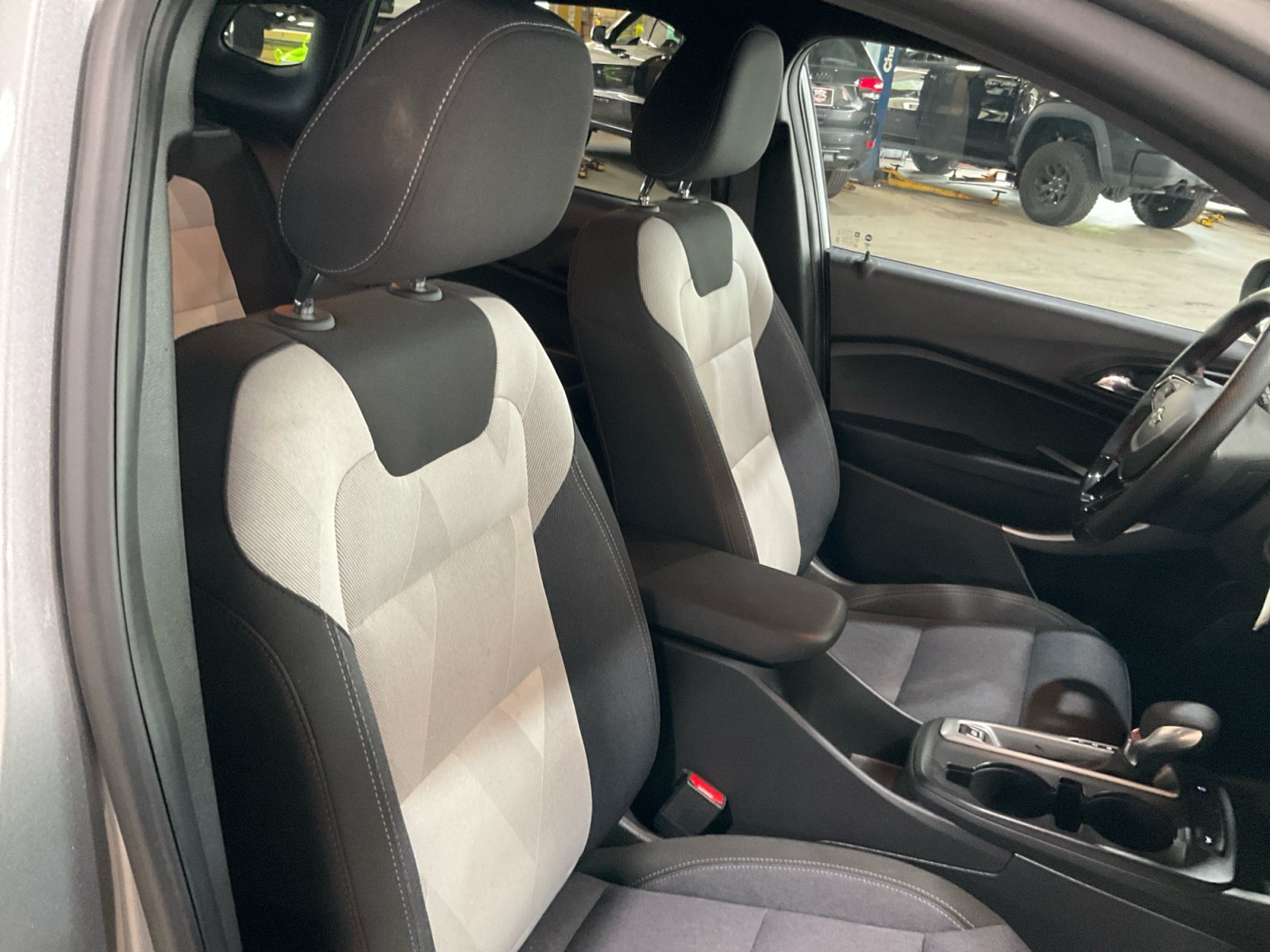 Used 2024 Chevrolet Trax RS w/ Driver Confidence Package FWD image 19