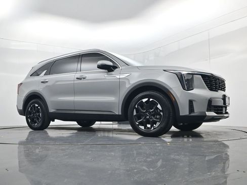 Used 2025 Kia Sorento S w/ Panoramic Sunroof Package image 39