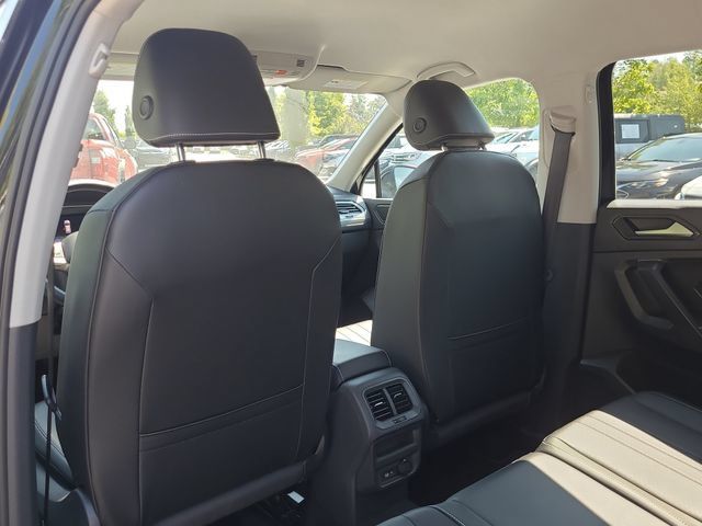 Used 2022 Volkswagen Tiguan SE FWD image 12