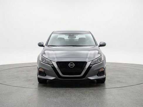 Used 2025 Nissan Altima 2.5 SV FWD image 2