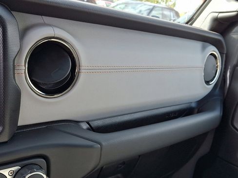 Used 2023 Jeep Wrangler Unlimited Sahara image 31