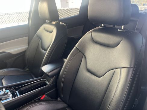 Used 2025 Jeep Compass Limited image 36