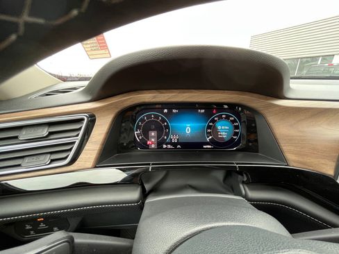 Used 2024 Volkswagen Atlas SE image 9