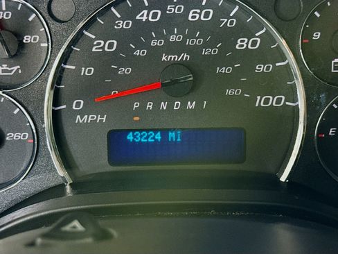 Used 2022 Chevrolet Express 2500 image 14