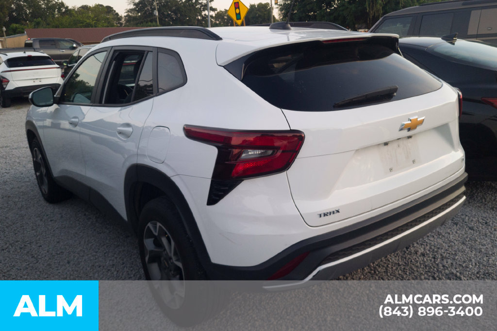 Used 2025 Chevrolet Trax LT FWD image 23