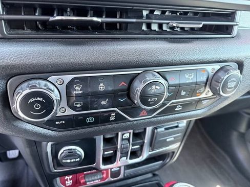 Used 2024 Jeep Wrangler Unlimited AWD/4WD image 19