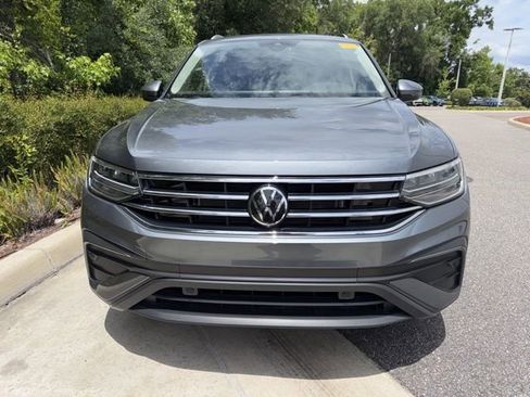 Used 2023 Volkswagen Tiguan SE image 2