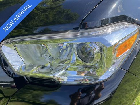 Used 2023 Toyota Tacoma SR w/ SR Convenience Package RWD image 9