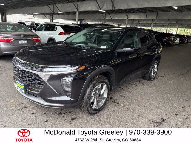 Used 2026 Chevrolet Trax LT w/ Driver Confidence Package FWD image 1