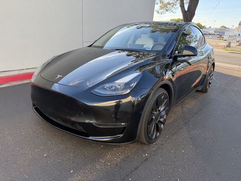 Used 2022 Tesla Model Y Performance AWD/4WD image 1