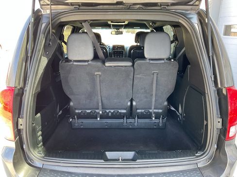 Used 2016 Dodge Grand Caravan SXT image 38