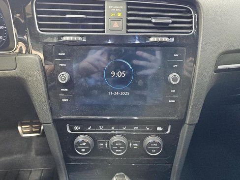 Used 2022 Volkswagen Golf R image 14