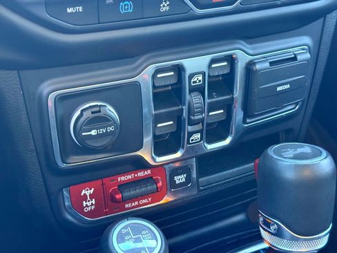 Used 2023 Jeep Wrangler Unlimited Rubicon 4xe image 29