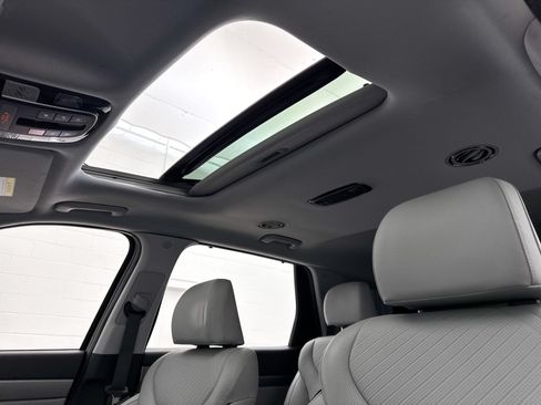 Used 2025 Hyundai Palisade SEL FWD image 3