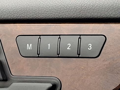 Used 2014 Mercedes-Benz GL 550 4MATIC image 25