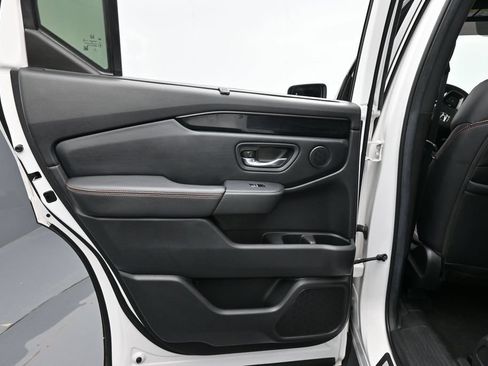 Certified 2025 Honda Pilot TrailSport image 25