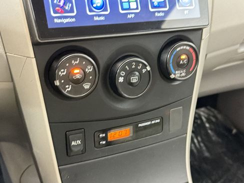 Used 2010 Toyota Corolla image 19