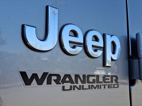 Used 2020 Jeep Wrangler Unlimited Sahara AWD/4WD image 28