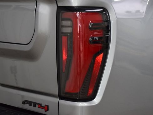 Used 2024 GMC Sierra 2500 AT4 w/ AT4 Preferred Package AWD/4WD image 23