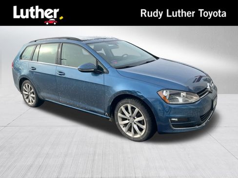 Used 2016 Volkswagen Golf SE image 1