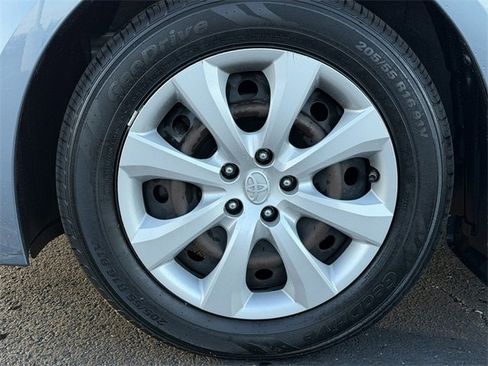 Used 2021 Toyota Corolla LE image 11