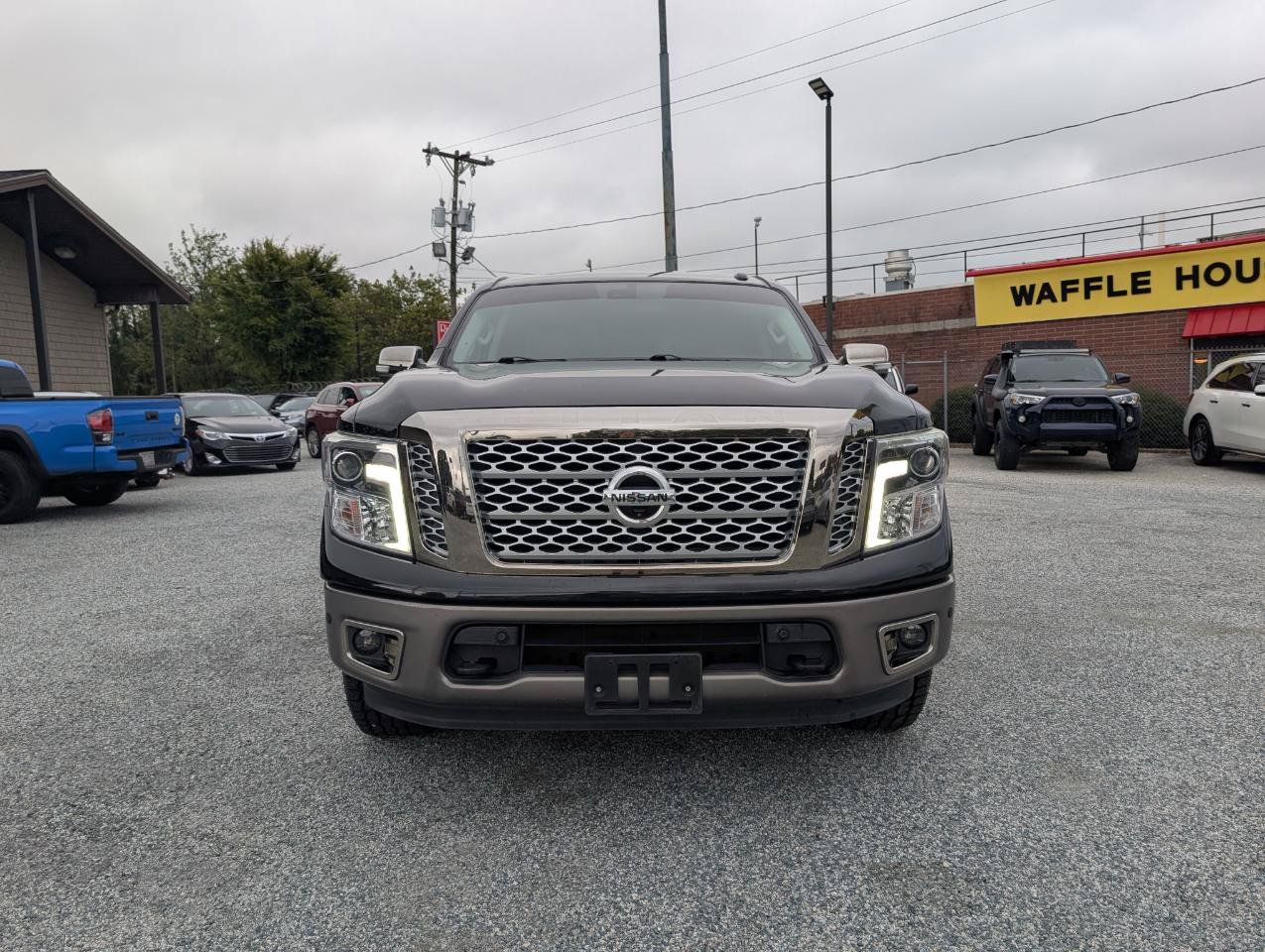 Used 2018 Nissan Titan Platinum Reserve w/ Platinum Utility Package RWD image 2