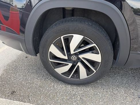 Used 2025 Volkswagen Atlas SE FWD image 12
