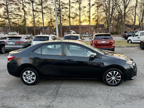 Used 2015 Toyota Corolla LE image 16