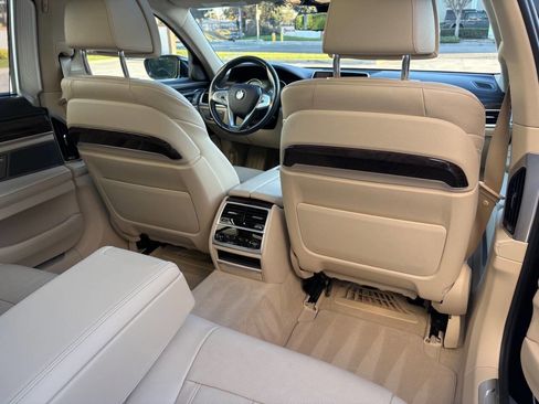 Used 2017 BMW 740i image 24