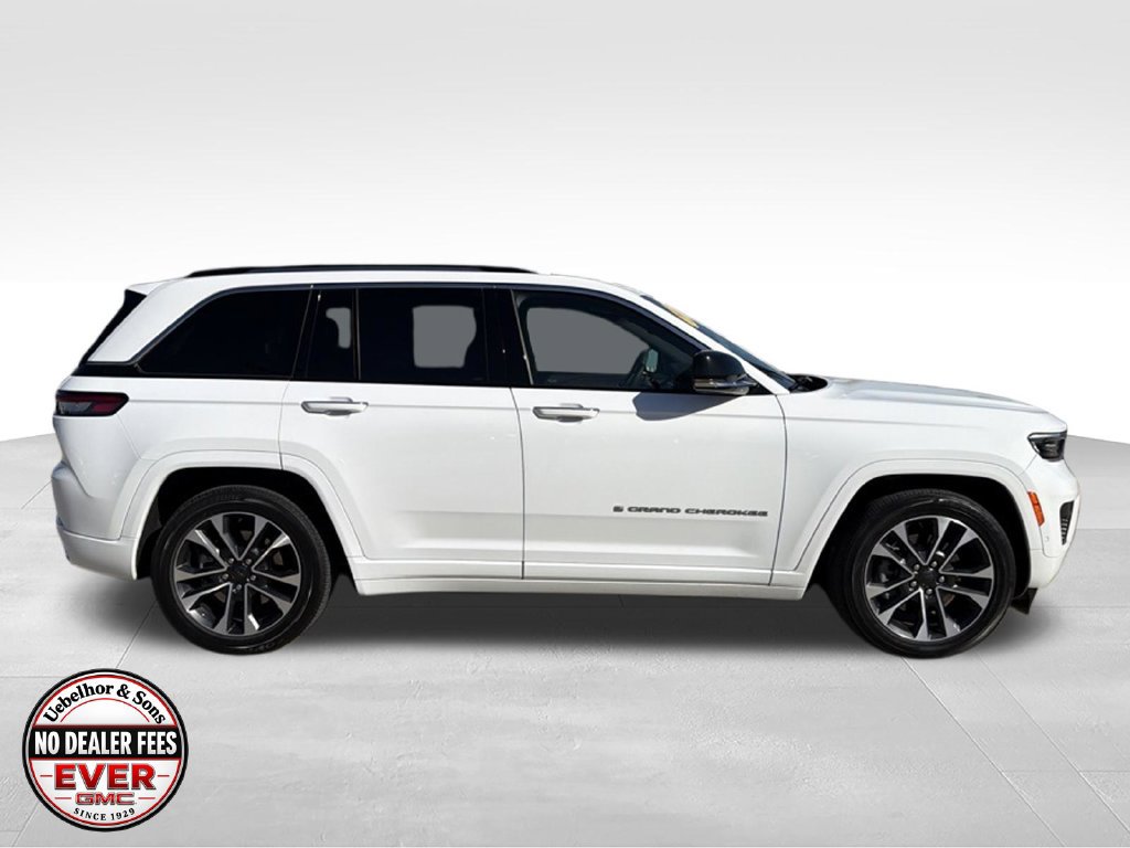 Used 2023 Jeep Grand Cherokee Overland w/ Luxury Tech Group IV AWD/4WD image 3
