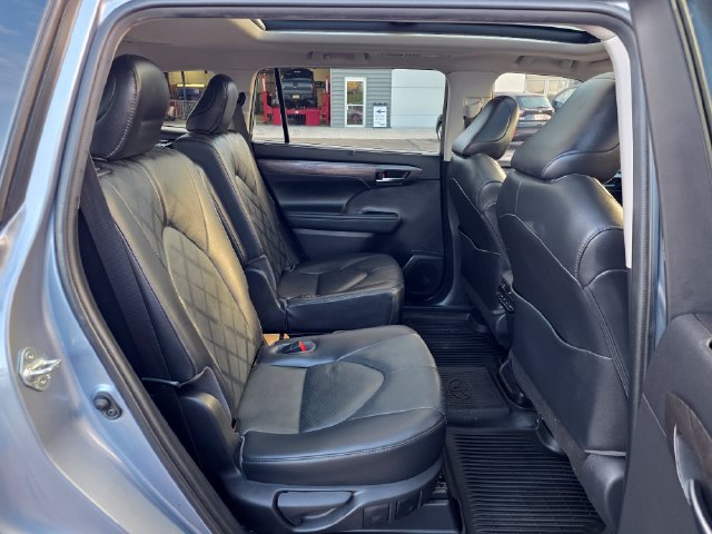 Used 2020 Toyota Highlander Platinum AWD/4WD image 13
