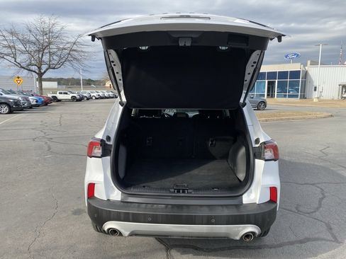 Used 2021 Ford Escape SE image 9