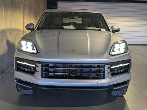 Certified 2025 Porsche Cayenne AWD/4WD image 12