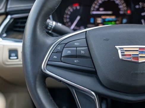 Used 2017 Cadillac XT5 FWD image 33