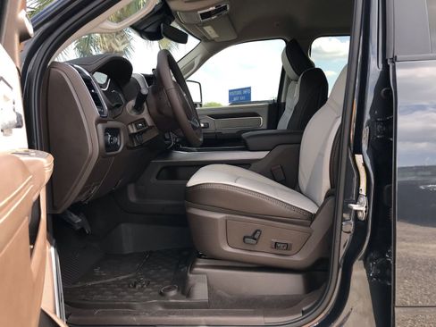 New 2026 RAM 2500 Laramie AWD/4WD image 13