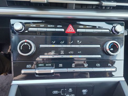 Used 2025 Hyundai Santa Fe SE AWD/4WD image 17